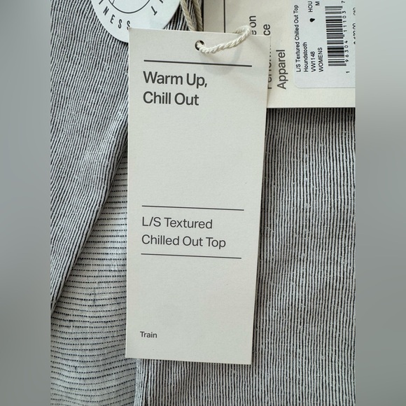 Vuori. Chilled out top. Houndstooth Gray Long Sleeve Women's Top - Picture 6 of 8